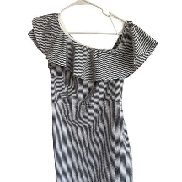 Banana Republic Petite Seersucker One-Shoulder Dress, Size 4P - Picture 3 of 8